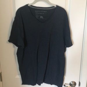 Men’s Navy Banana Republic V neck Tee XL